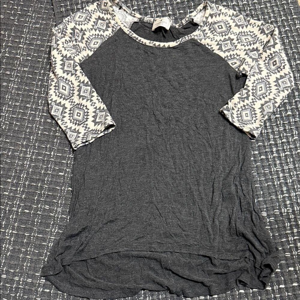 No-brand Women's Grey and Cream T-shirt
